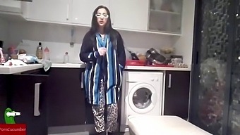 业余情侣自制视频,特色是肛交和面部射精