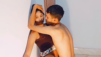Hanif和sumona用大阴茎和性兴奋的继妹进行性活动