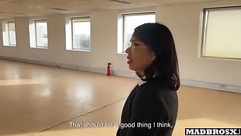 房地产经纪人在非传统场所被插入以出售